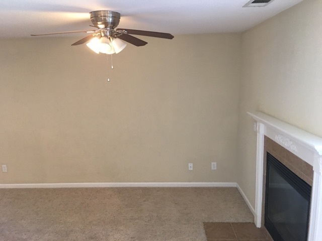 Building Photo - Modesto 2 Bedroom 2.5 Bath Townhome