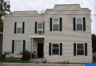 Building Photo - 3 Simcoe St S