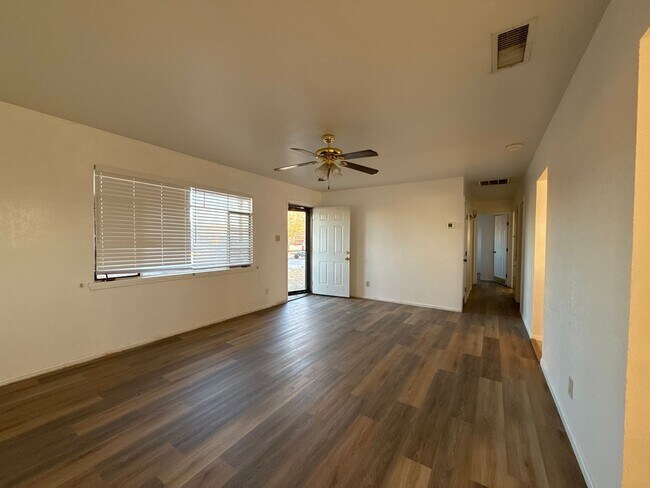 Building Photo - Pet Friendly, updated 4 Bedroom, 2 Bath, N...