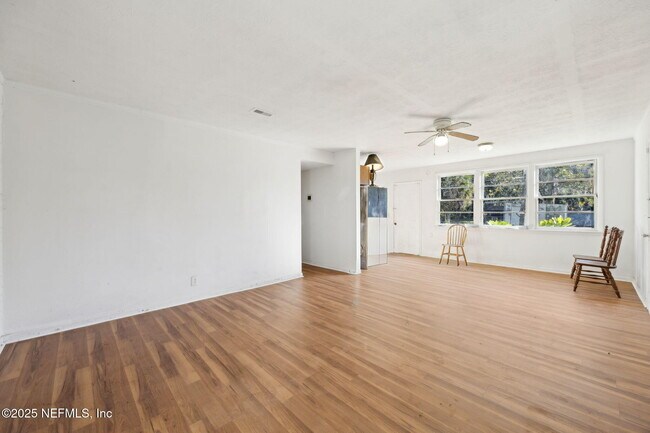 Foto del edificio - 253 Santa Barbara St