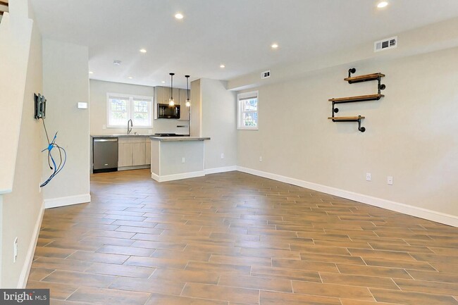 Foto del edificio - 467 Hampton Ct