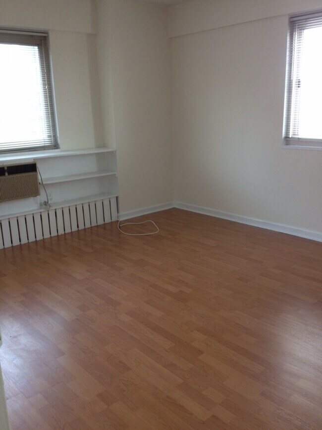 bedroom 1 - 2101 Chestnut St