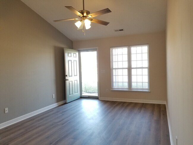 Building Photo - 4000 Elkin Ridge Dr