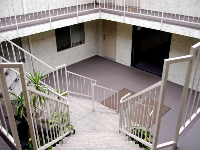 Escalera - Venice at Lincoln