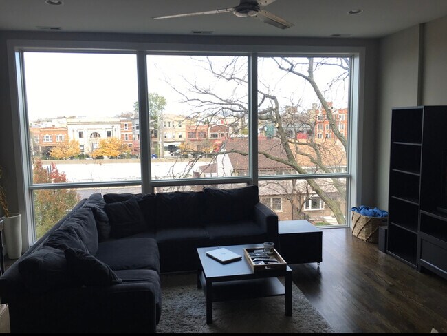 Foto del edificio - 2528 N Linden Pl