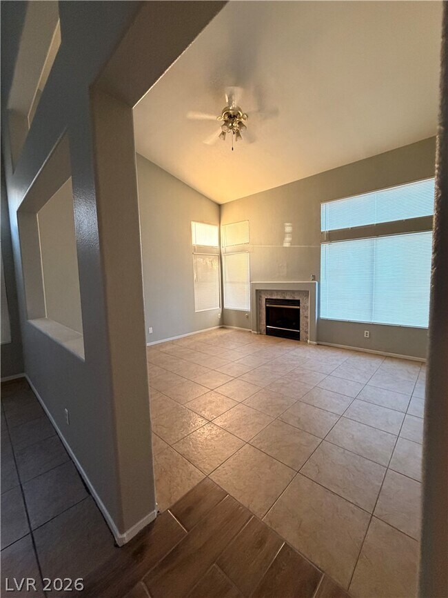 Foto del edificio - 5152 Silhouette Ave