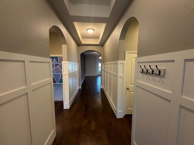 Foto del edificio - Four bed two bath on a corner lot with a pool in Sunfield. Gas cook top, double ovens. Open kitch...