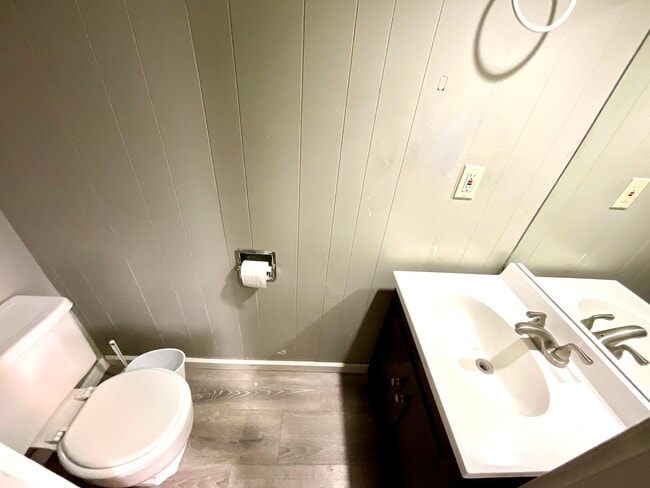 Building Photo - 2004 30th St