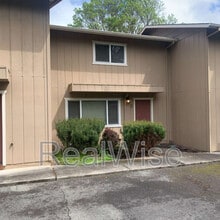 Building Photo - 2170 NW North Hill Dr