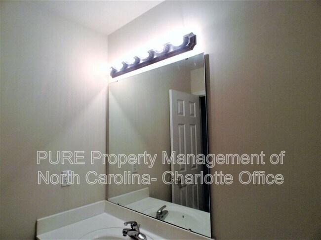 Building Photo - 1826 Charnell Ln