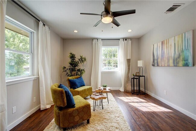 Living Room - 4906 Eastdale Dr