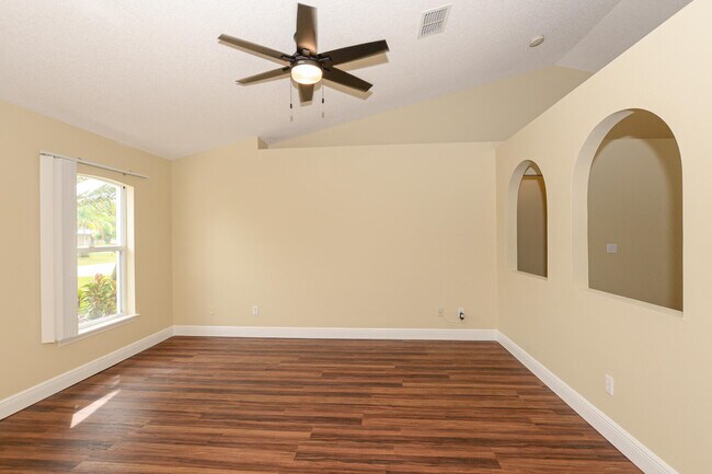 Foto del edificio - 5890 NW Dowse St