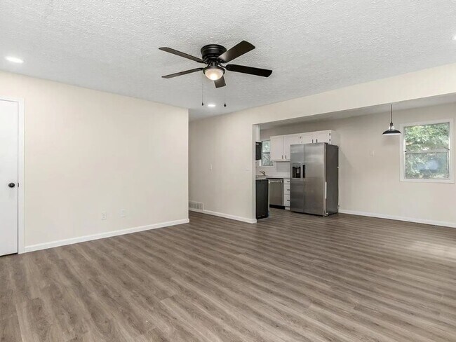 Foto del edificio - 4 Bedroom Single Family Home in Saint Robert