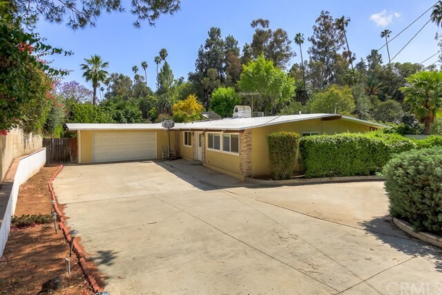 Building Photo - 2 Summit Ave