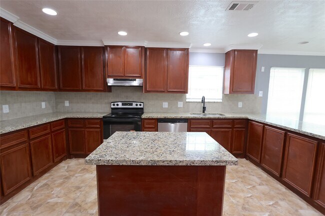 Building Photo - 6915 La Violetta Dr