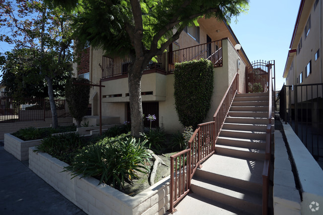 Building Photo - Rosewood III Apartments