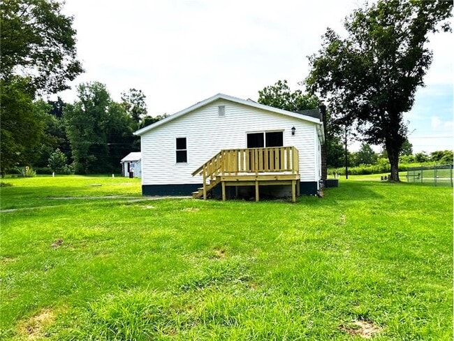 Building Photo - 137 Mahan Ln