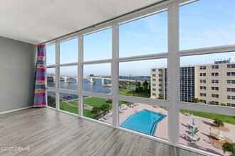 Building Photo - 1224 S Peninsula Dr