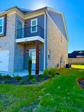 Building Photo - 4377 Ravenwood Park W