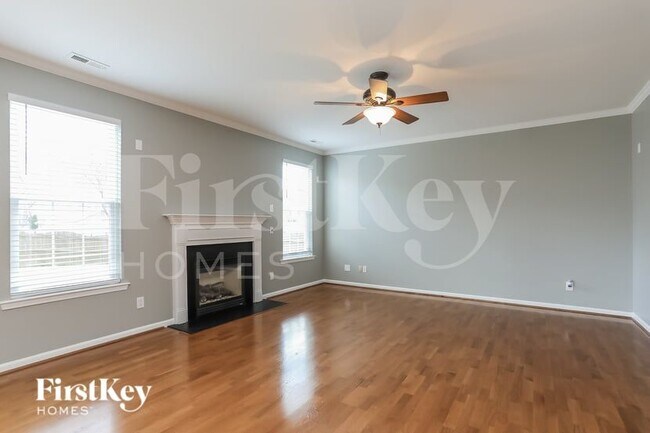 Foto del edificio - 2114 Feather Ridge Drive