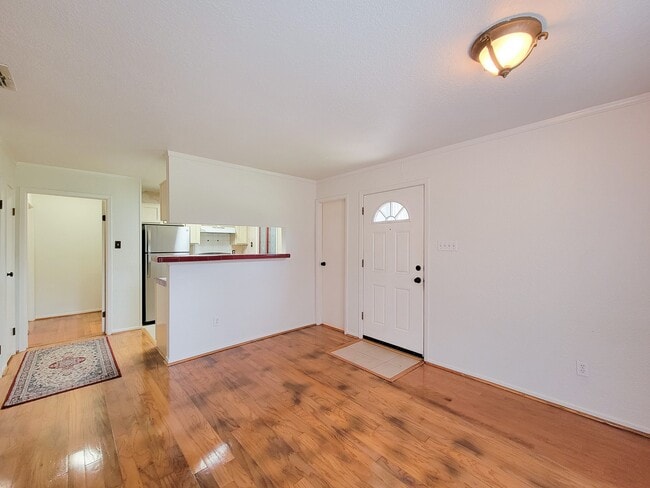 Building Photo - 418 Garland Dr