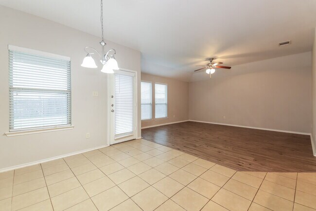 Foto del edificio - 1813 Cedar Wood Trail