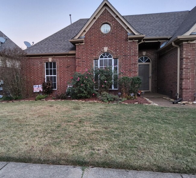 Foto del edificio - 4616 Tulip Bend Dr