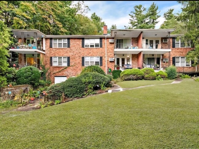Building Photo - 129 Westwood Dr