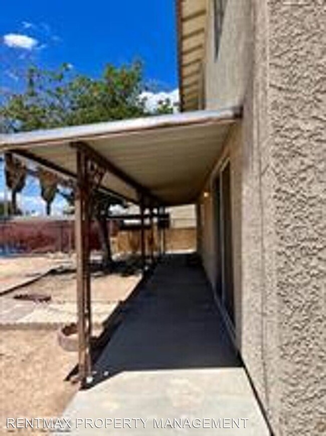 Building Photo - 4 br, 2.5 bath House - 308 BALLET DR