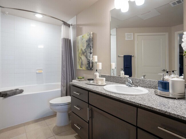 Foto del edificio - Smart Living on Cullen Apartment Homes