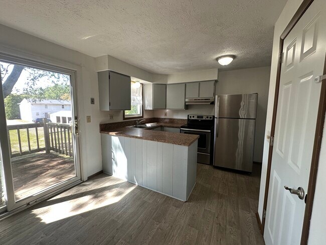 Foto del edificio - 8531 Kellydale St NW