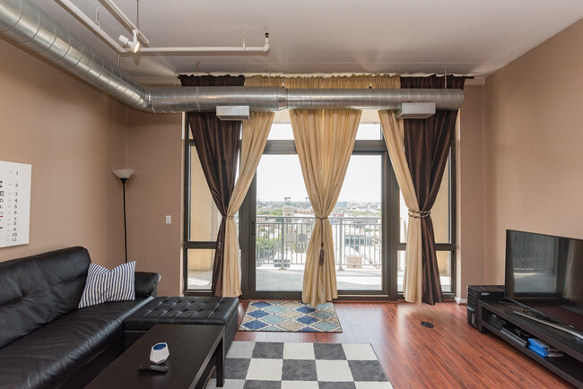 Building Photo - 212 E Cullerton St