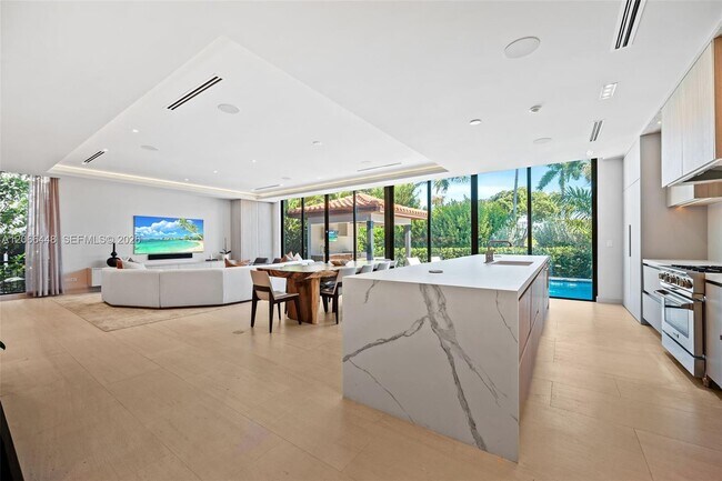 Foto del edificio - 5831 Alton Rd