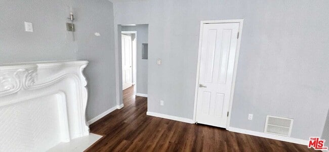 Building Photo - 158 S Elm Dr