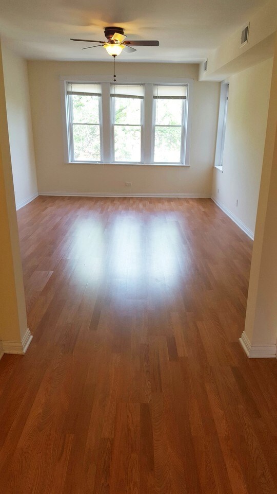 Foto del edificio - 4948 N Harding Ave