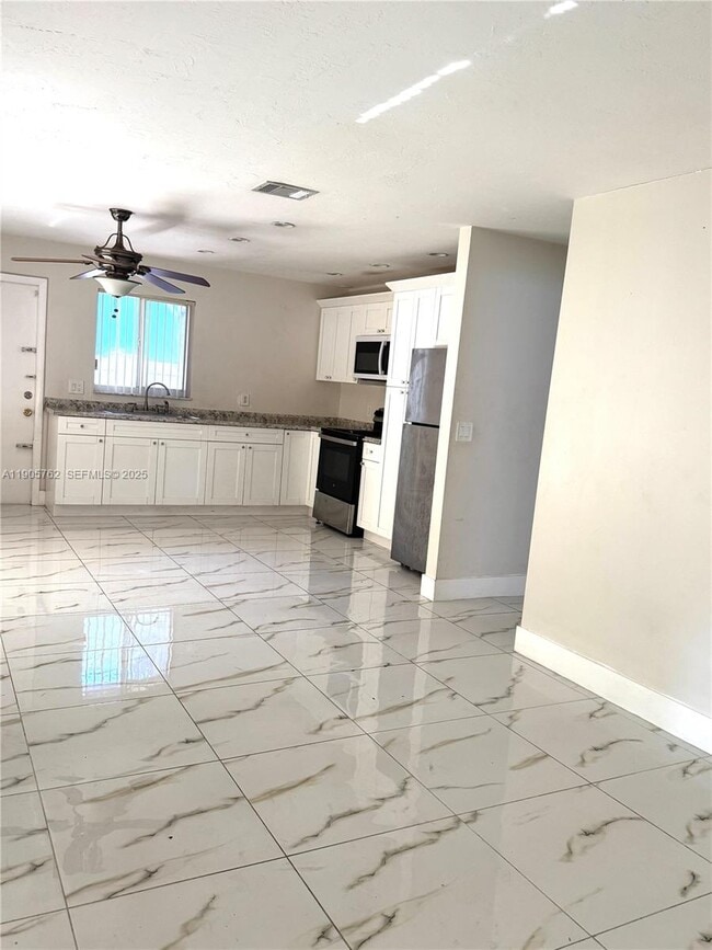 Building Photo - 1945 Pierce St