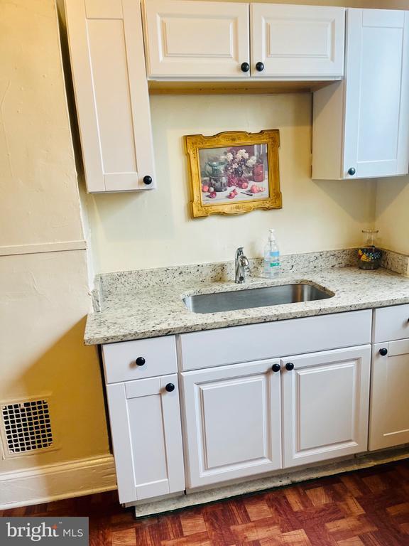 Building Photo - 1822 N Milton Ave