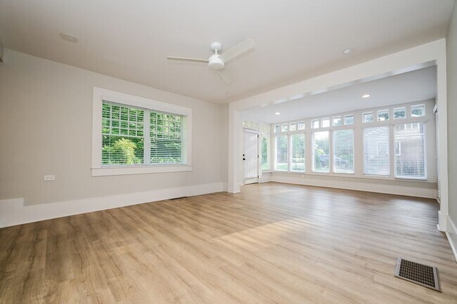 Foto del edificio - 616 Linwood Ave NE