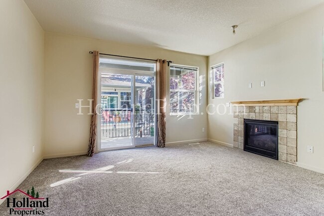 Foto del edificio - Lovely 3-Level Townhouse in great Hillsbor...