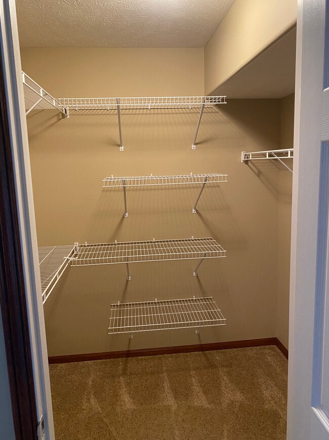 Foto del edificio - 1619 E Military Ave