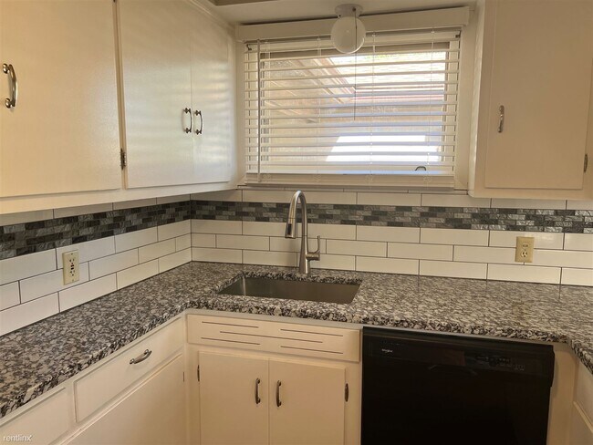 Building Photo - 3 br, 1.5 bath House - 3550 W Del Sienno S...