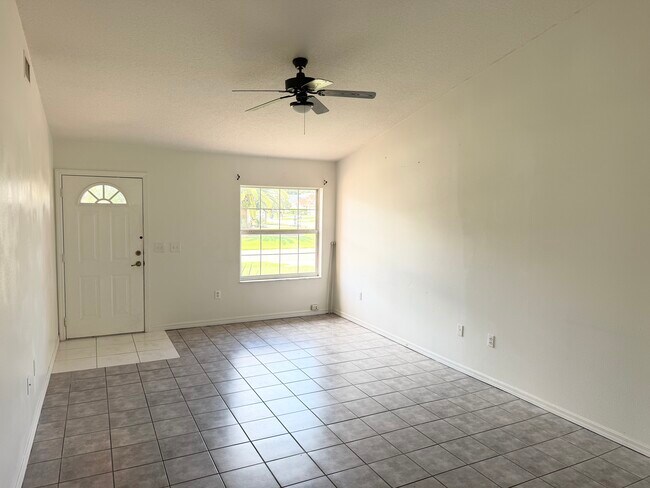 Building Photo - 33 Flamingwood Ln #B