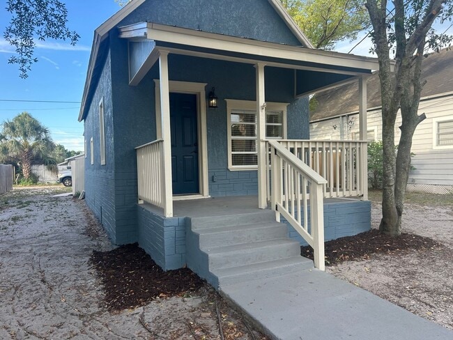 Remodeled North Hyde Park Bungalow - Remodeled North Hyde Park Bungalow House
