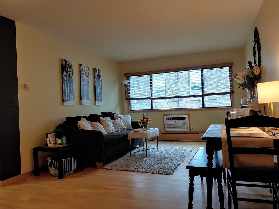 warm and bright - 2530 1st Avenue South
