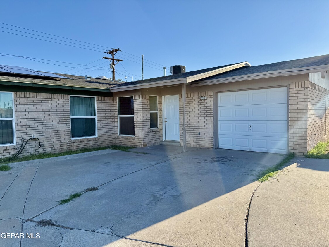 Foto principal - 10833 Cardigan Dr