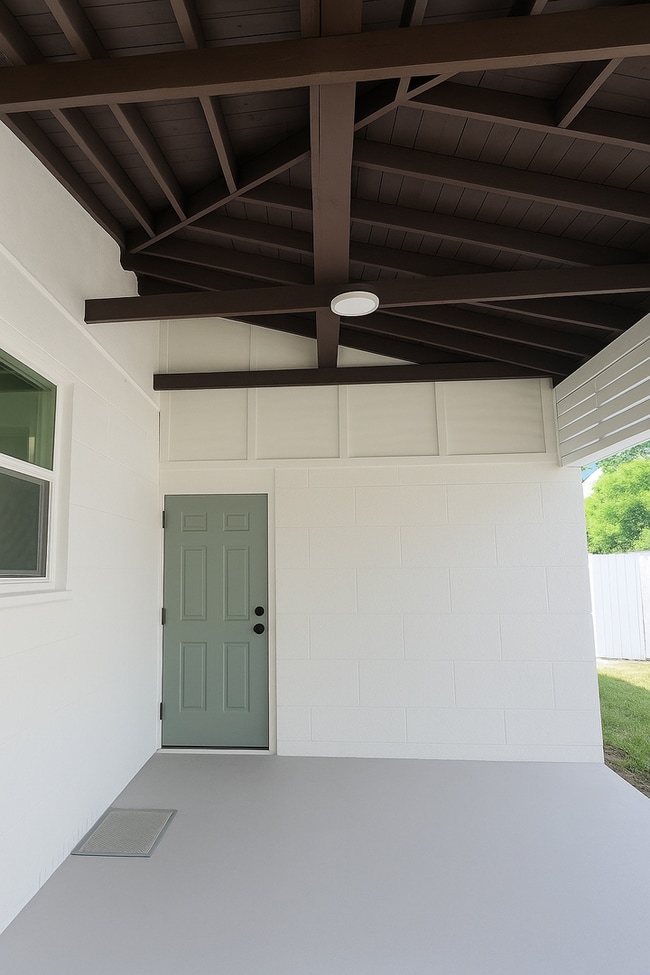 Building Photo - 2710 Boca Ciega Dr N