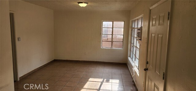 Foto del edificio - 1143 N Mayfield Ave