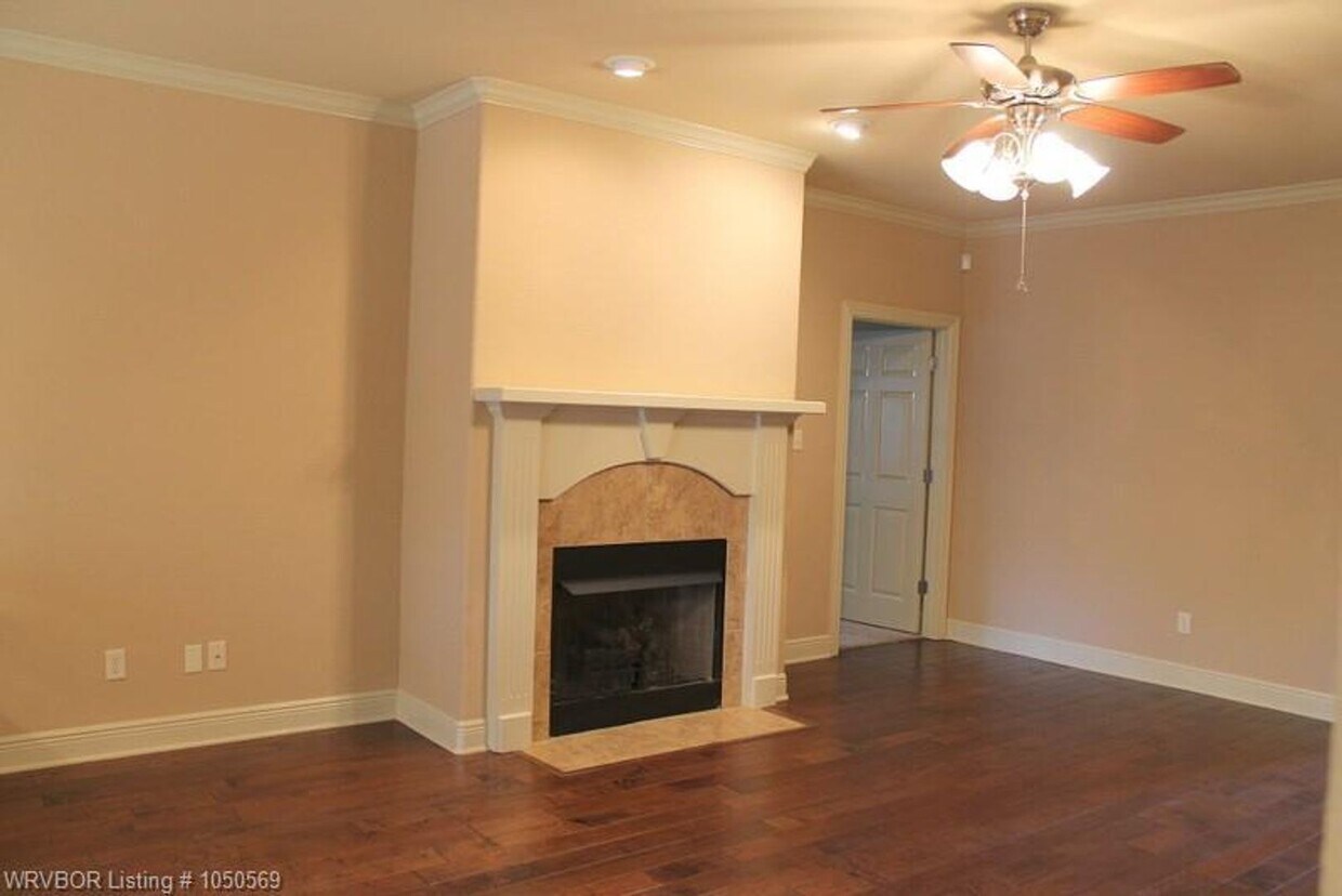 Foto del edificio - Spacious 3 bedroom 2 bath duplex
