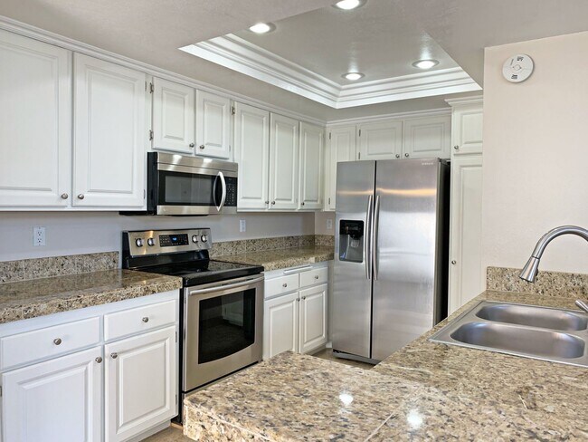 Foto del edificio - For Lease – Beautiful 2 Bed, 2 Bath Condo in Northwood Horizon | $3,195/month