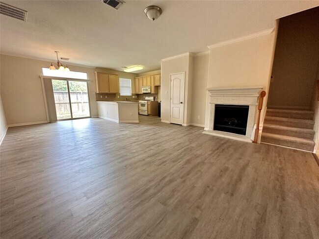 Building Photo - 16108 Limestone Lake Dr